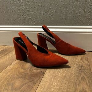Glamorous burnt orange triangle heel